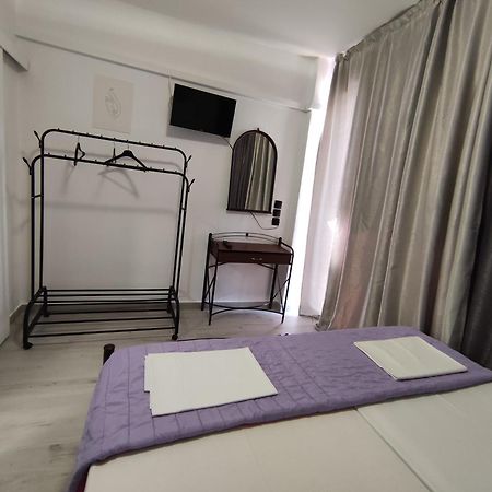 Lions 2 Studios & Apartments, Poros Island. Poros Town Exterior photo