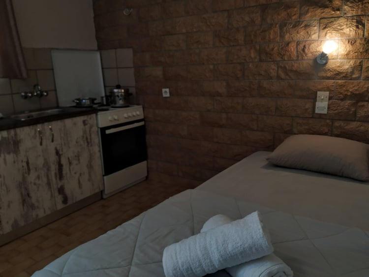 Lions 2 Studios & Apartments, Poros Island. Poros Town Exterior photo