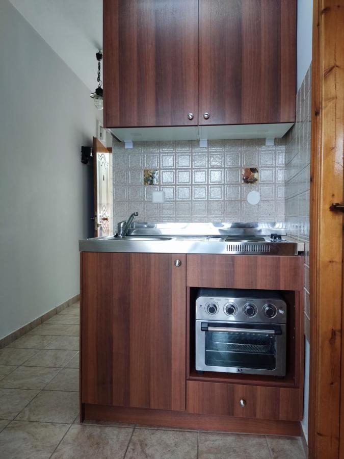 Lions 2 Studios & Apartments, Poros Island. Poros Town Exterior photo