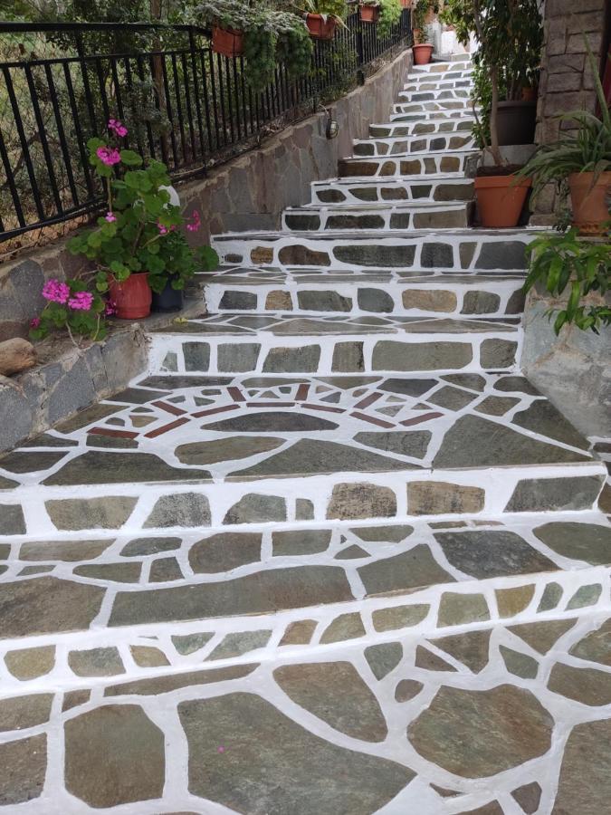 Lions 2 Studios & Apartments, Poros Island. Poros Town Exterior photo