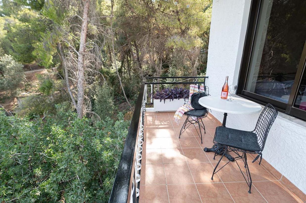 Lions 2 Studios & Apartments, Poros Island. Poros Town Exterior photo