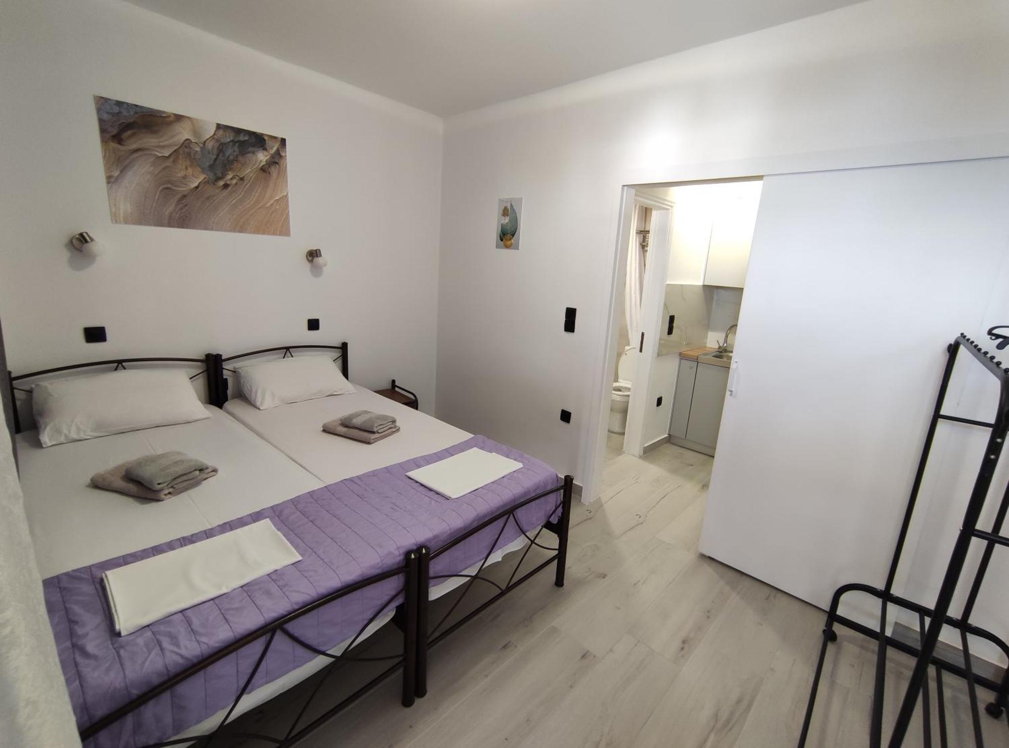 Lions 2 Studios & Apartments, Poros Island. Poros Town Exterior photo