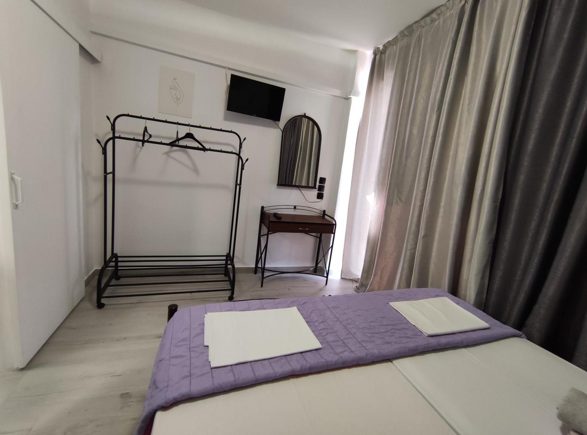 Lions 2 Studios & Apartments, Poros Island. Poros Town Exterior photo
