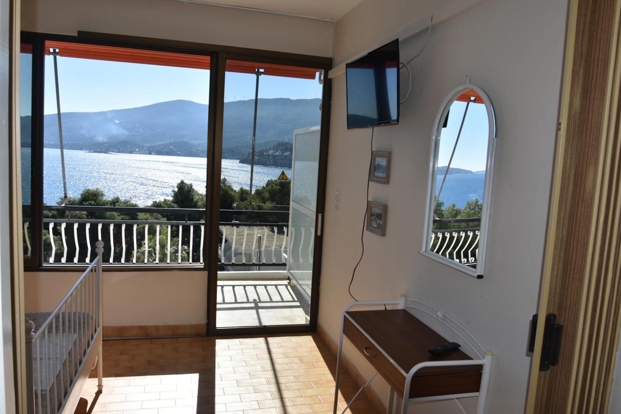 Lions 2 Studios & Apartments, Poros Island. Poros Town Exterior photo