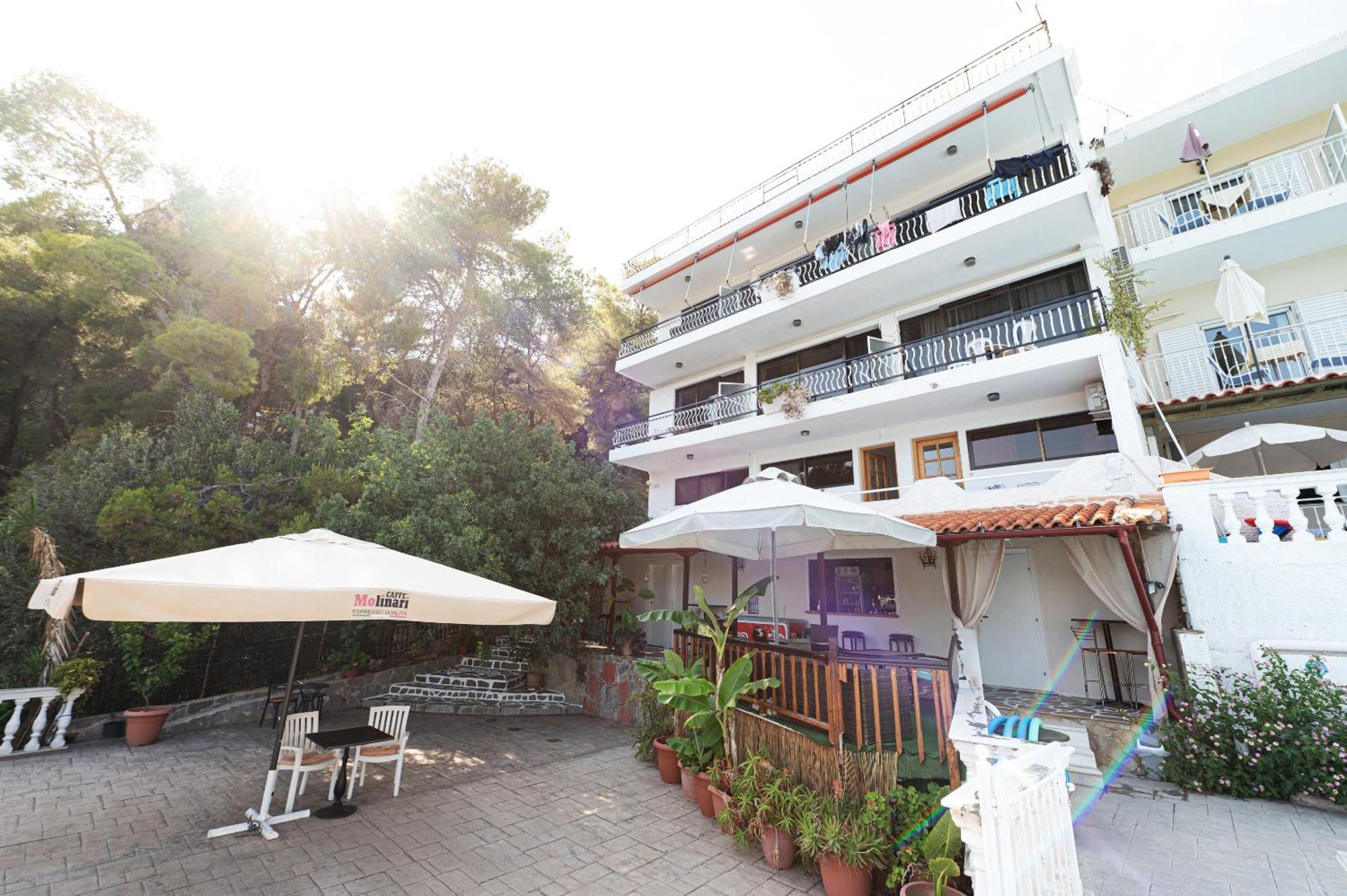 Lions 2 Studios & Apartments, Poros Island. Poros Town Exterior photo