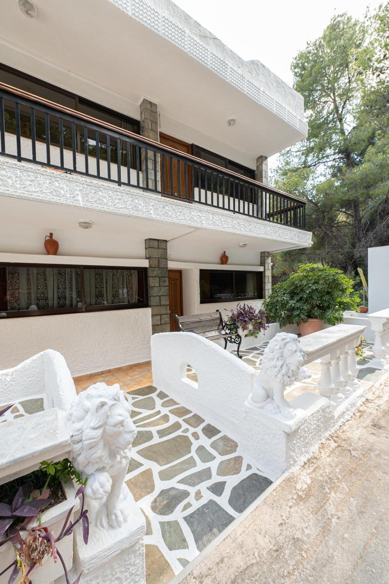 Lions 2 Studios & Apartments, Poros Island. Poros Town Exterior photo