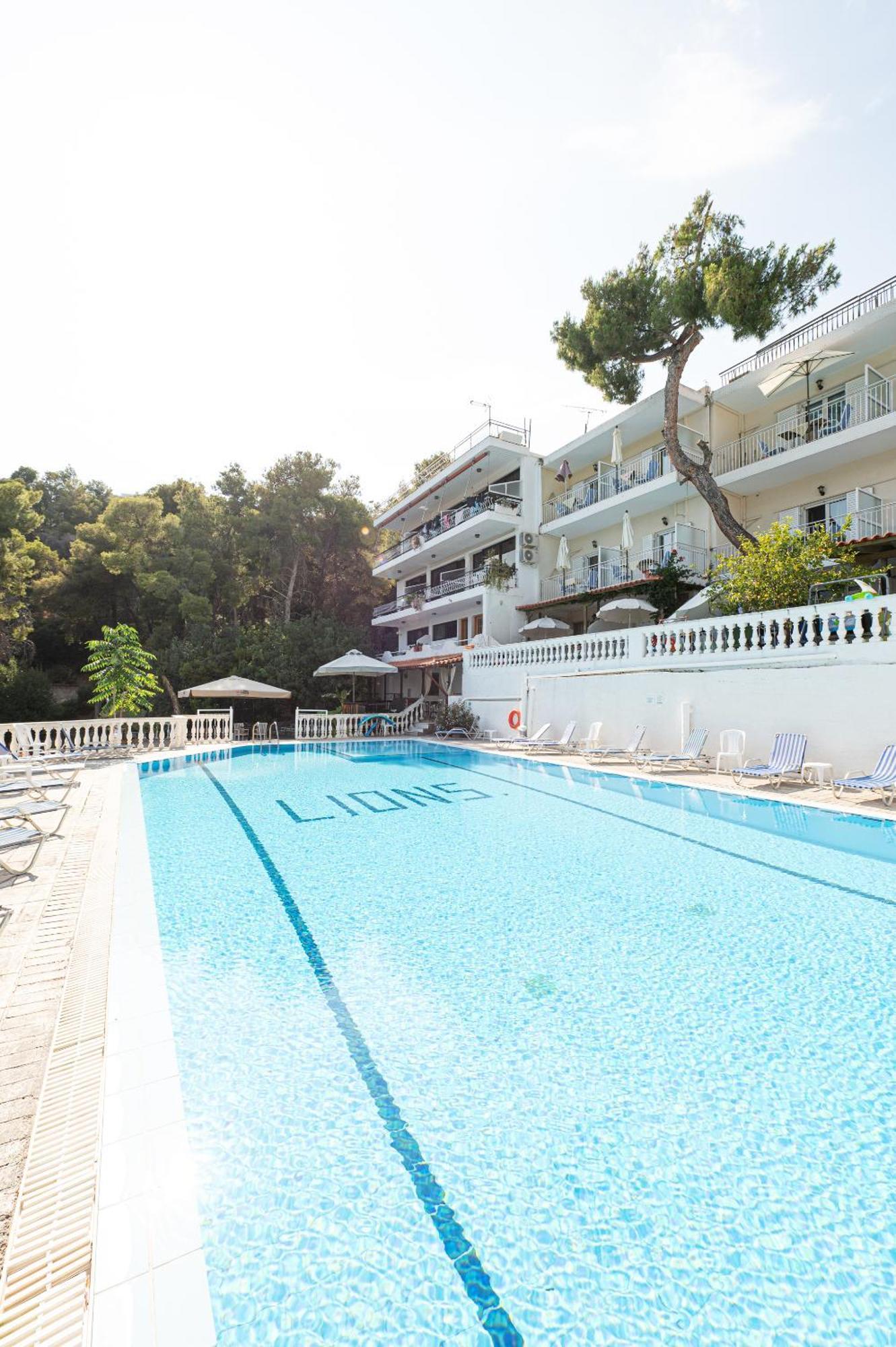 Lions 2 Studios & Apartments, Poros Island. Poros Town Exterior photo
