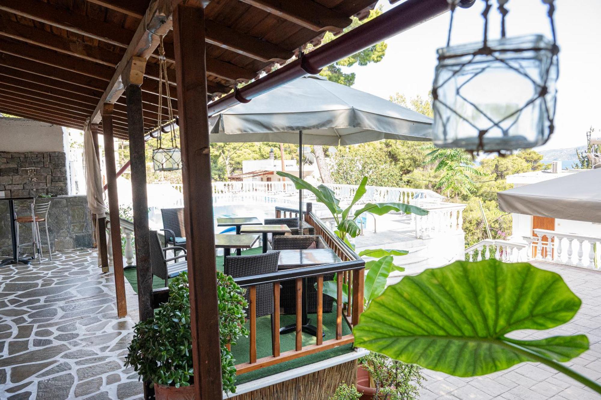 Lions 2 Studios & Apartments, Poros Island. Poros Town Exterior photo