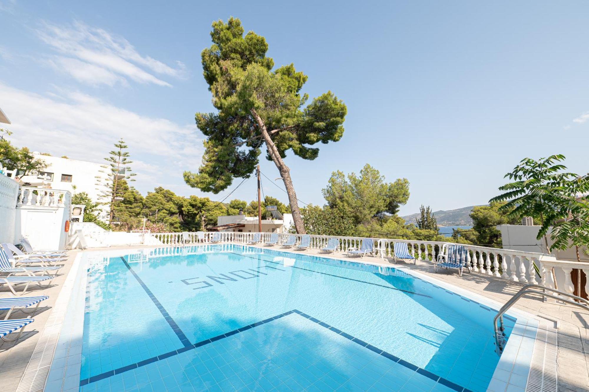 Lions 2 Studios & Apartments, Poros Island. Poros Town Exterior photo