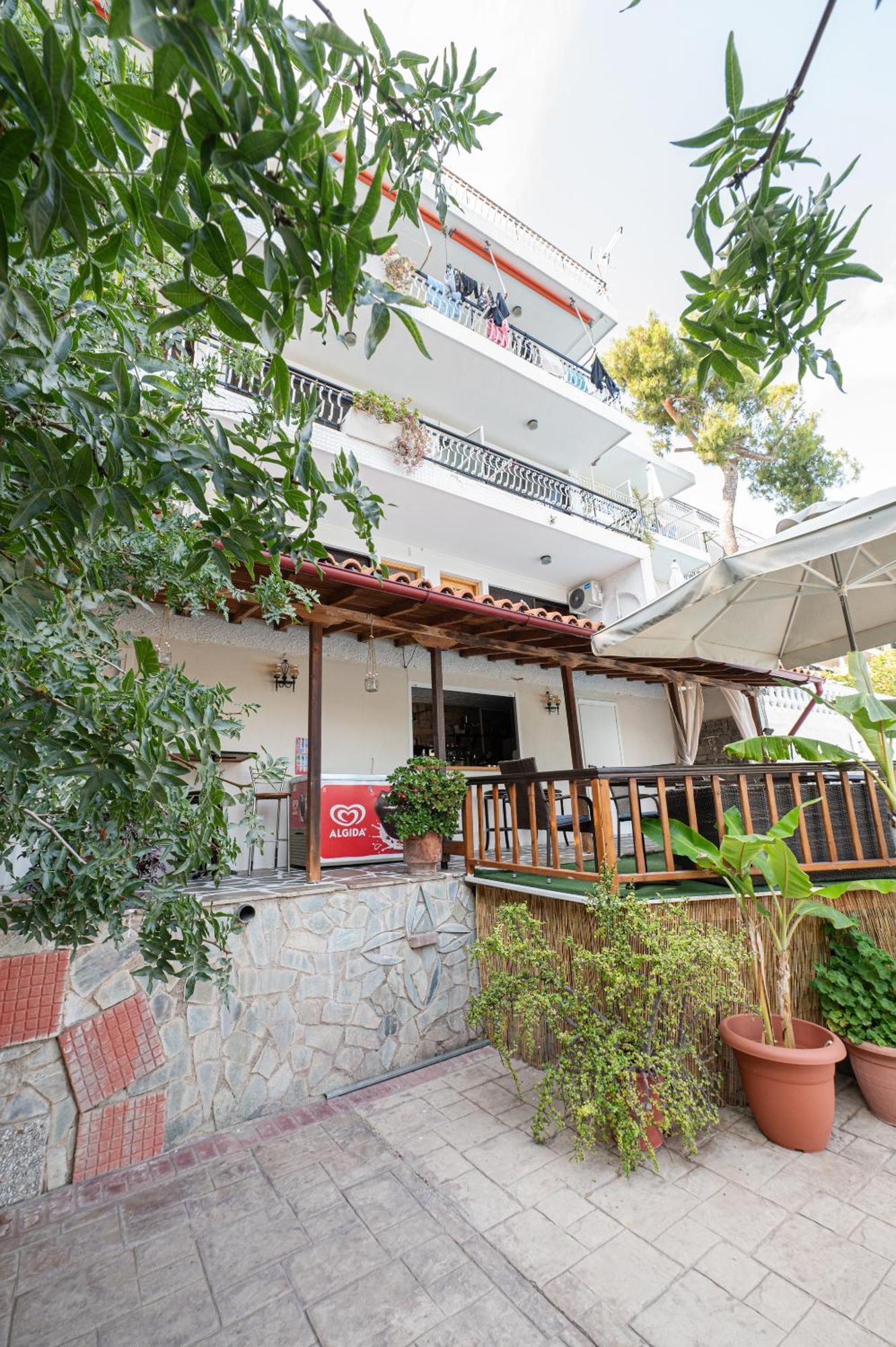 Lions 2 Studios & Apartments, Poros Island. Poros Town Exterior photo