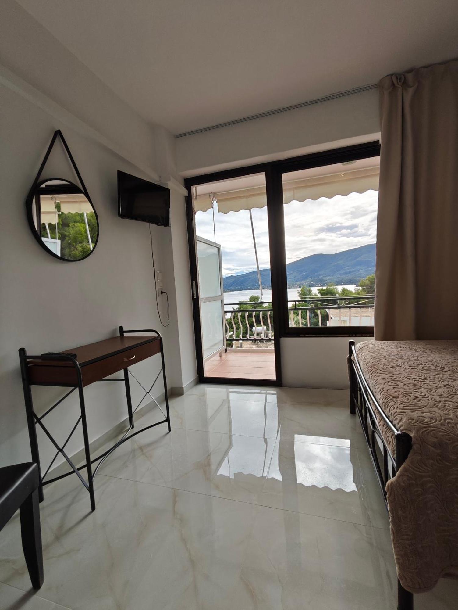 Lions 2 Studios & Apartments, Poros Island. Poros Town Exterior photo