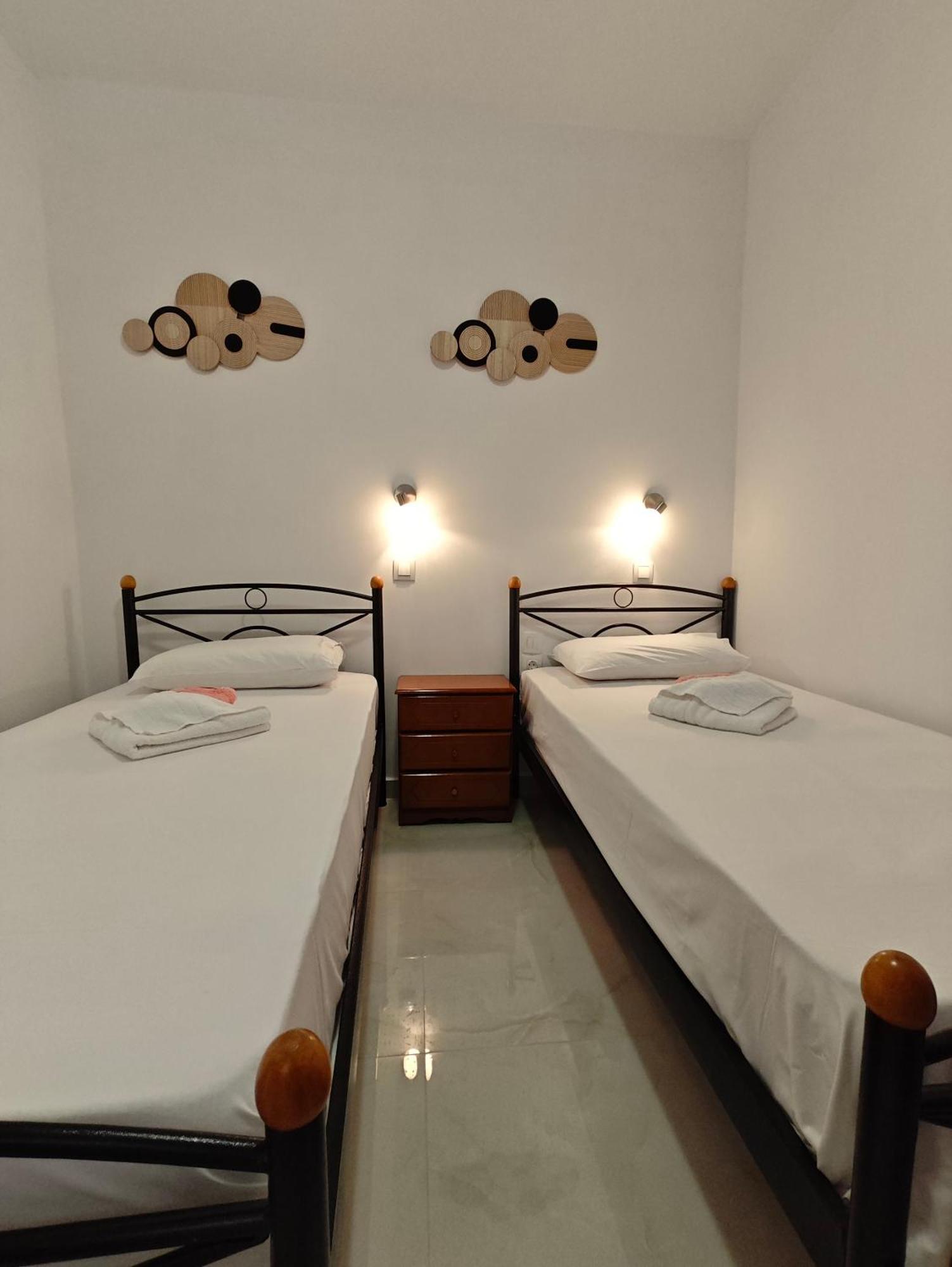 Lions 2 Studios & Apartments, Poros Island. Poros Town Exterior photo