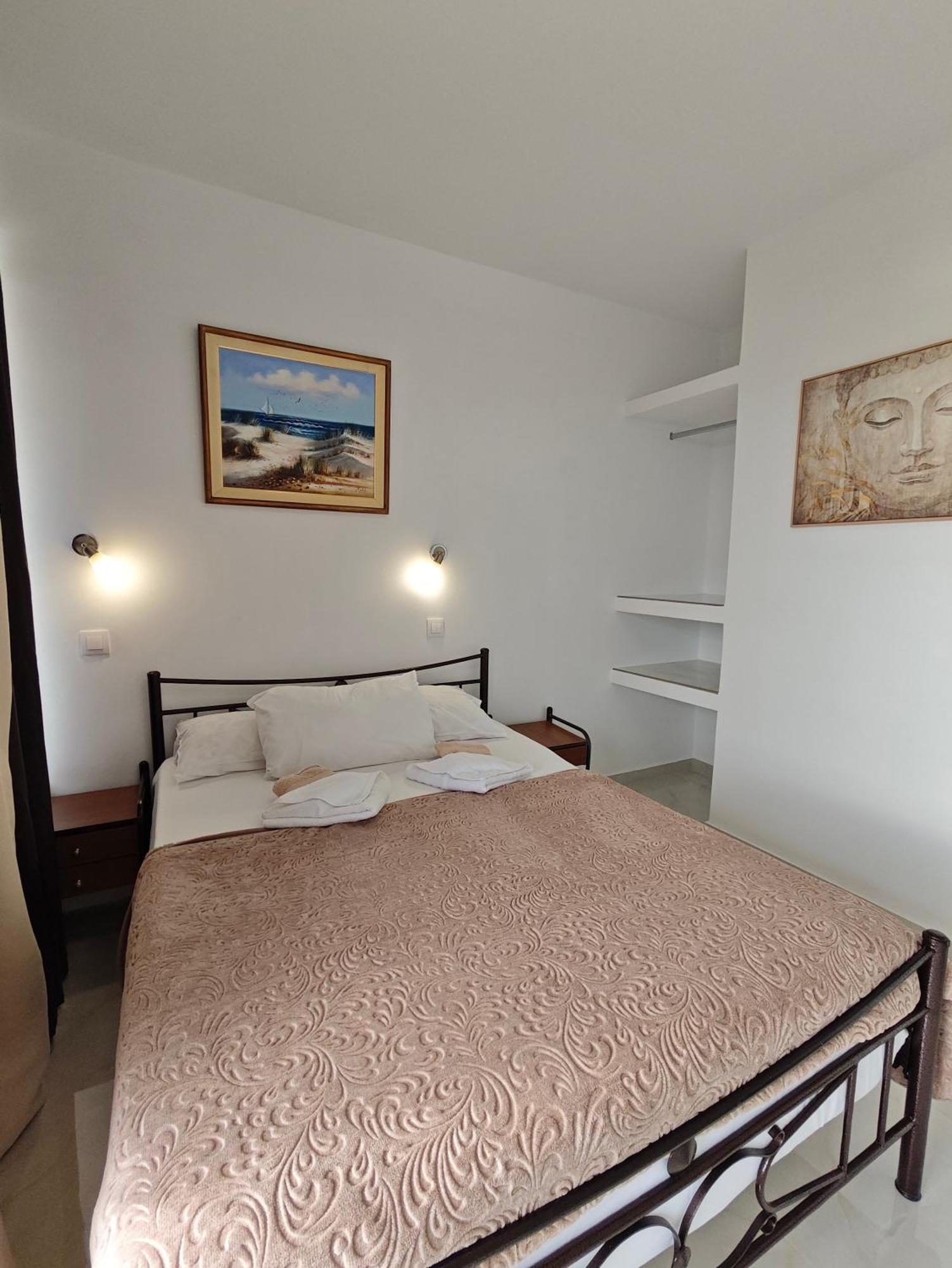 Lions 2 Studios & Apartments, Poros Island. Poros Town Exterior photo